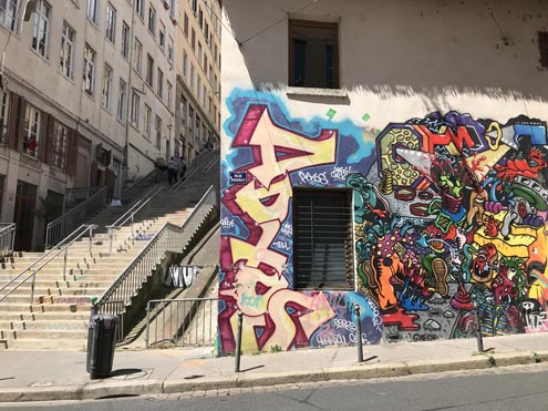 Decouverte-Street-Art-Lyonnais-Papillon-Bleu-Teambuilding-Lyon