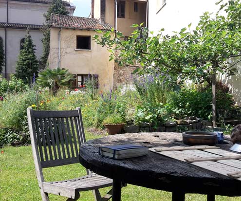 Decouverte-insolite-de-Lyon-Papillon-Bleu-jardins-citoyens