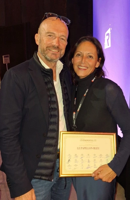 Brunelle Barillaro et Jean-Yves Mabrut pour le Papillon Bleu à la nuit de l'Evénementiel 2024 Brunelle Barillaro et Jean-Yves Mabrut pour le Papillon Bleu à la nuit de l'Evénementiel 2024