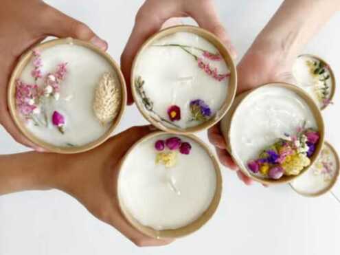 Atelier bougies naturelle fleurie avec le Papillon Bleu