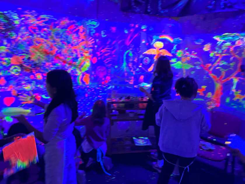 atelier-mory-teambuilding-fresque-artistique-papillon-bleu