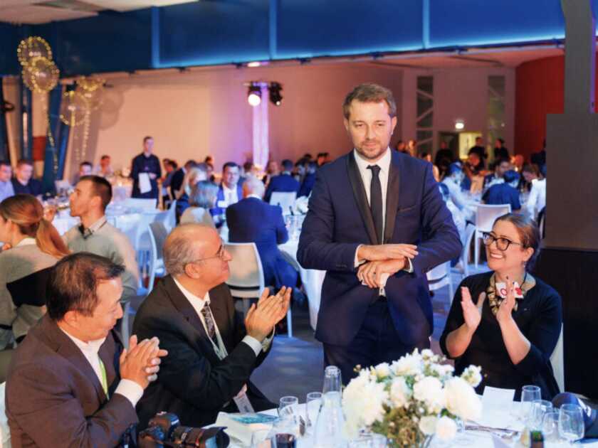 herve-troccaz-magie-mentalisme-teambuilding-le-papillon-bleu