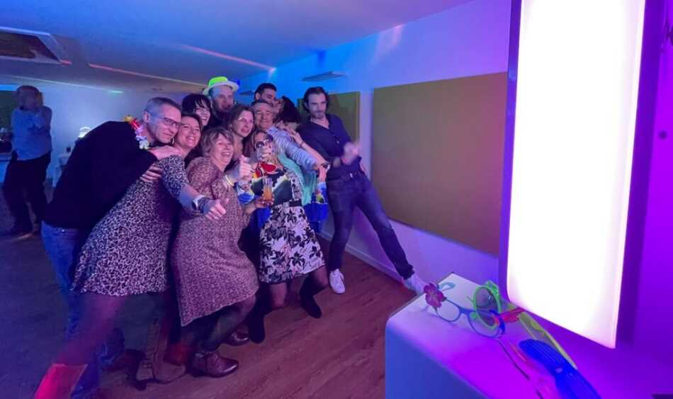 selfie-box-teambuilding-papillon-bleu