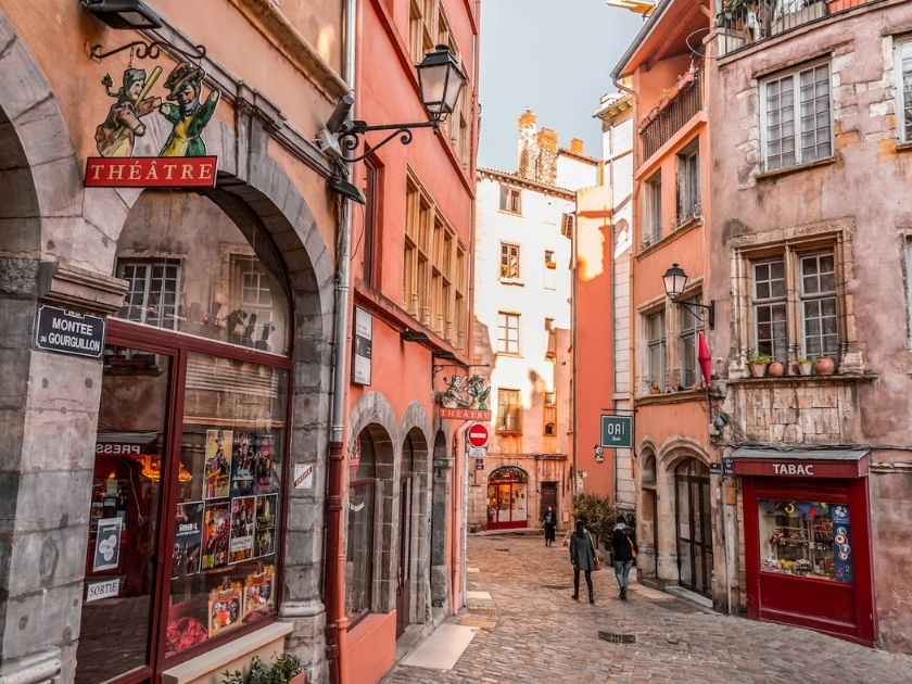 visite-contee-du-vieux-lyon-teambuilding-le-papillon-bleu